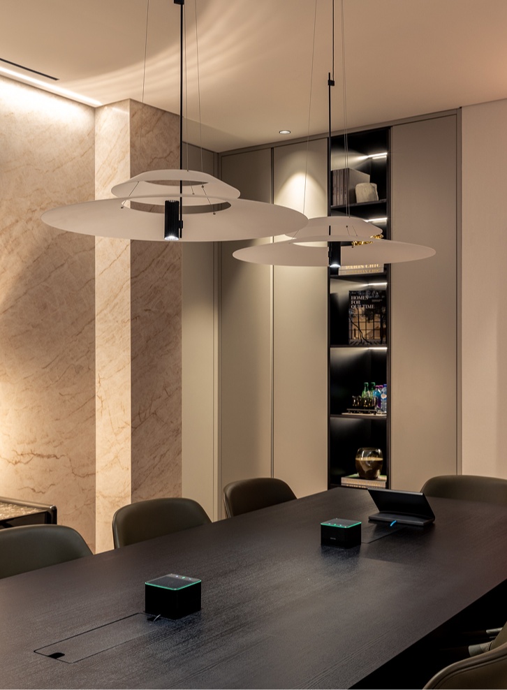 Materials, light and
customized elements.